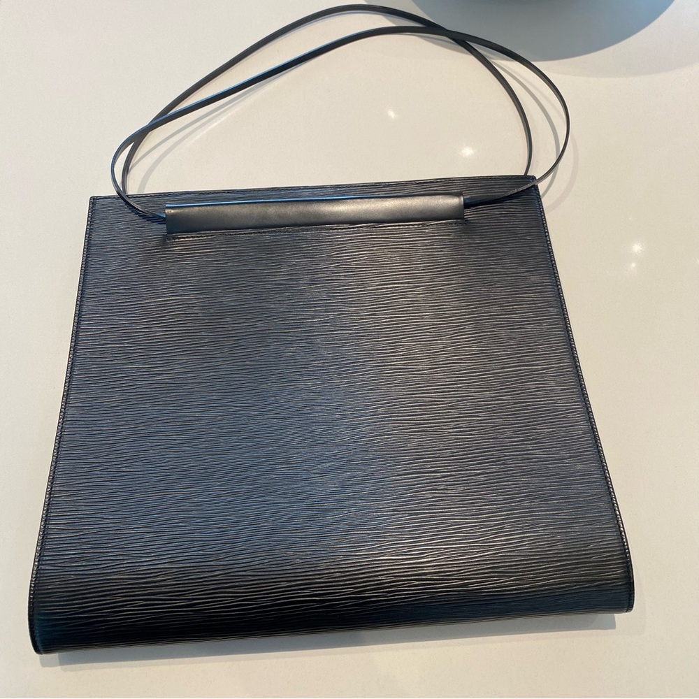 Louis Vuitton LV vintage 2000 Black Epi leather flat elegant briefcase Bag